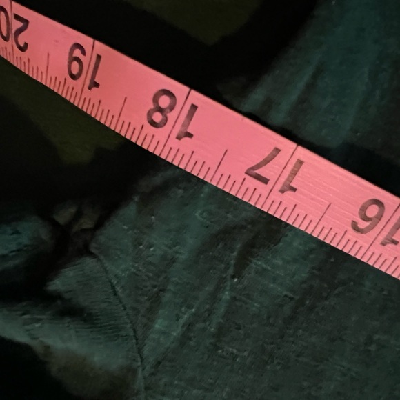 Victoria’s Secret PINK green v-neck shirt - Picture 4 of 7